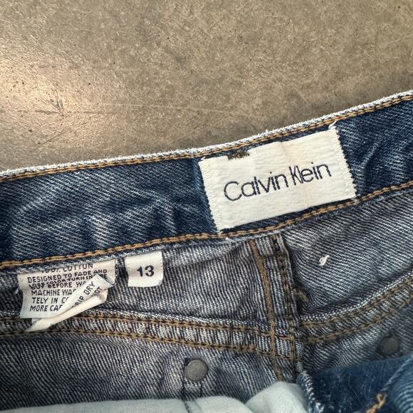 Vintage Y2k Calvin Klein Dark Wash Cutoff Frayed Denim Jean Shorts 13/27 - Picture 3 of 5